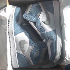 Air Jordan 1 hyper royal